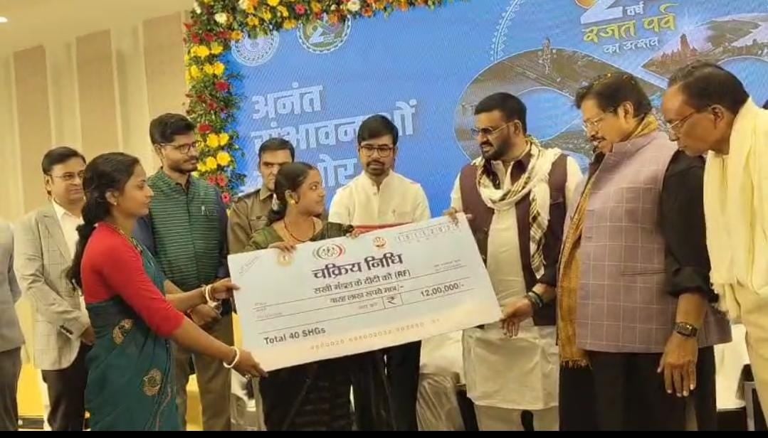 झारखंड स्थापना दिवस: देवघर में करोड़ो की परिसम्पत्तियों का मंत्री और विधायक ने किया वितरण,कई को मिला प्रमाण पत्र