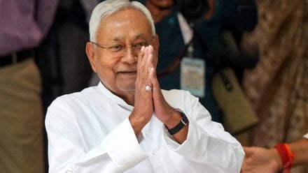 बड़ी खबर: नीतीश कुमार ने राज्यपाल को सौंपा इस्तीफा, नई सरकार गठन की तैयारी तेज