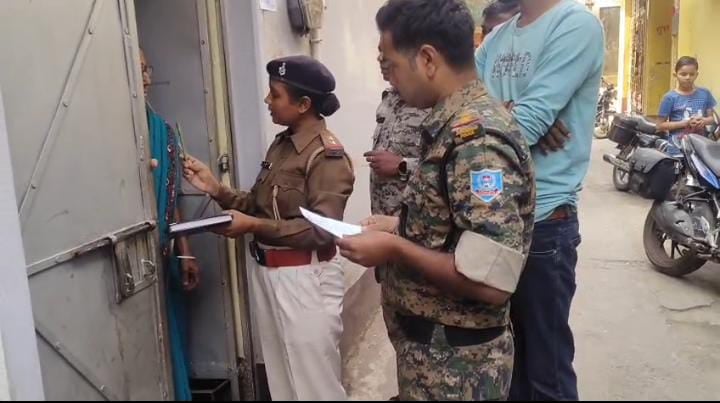 धनबाद: 52 लाख की ठगी के आरोपी के खिलाफ इश्तिहार चस्पा, कुर्की-जब्ती की कार्रवाई शुरू