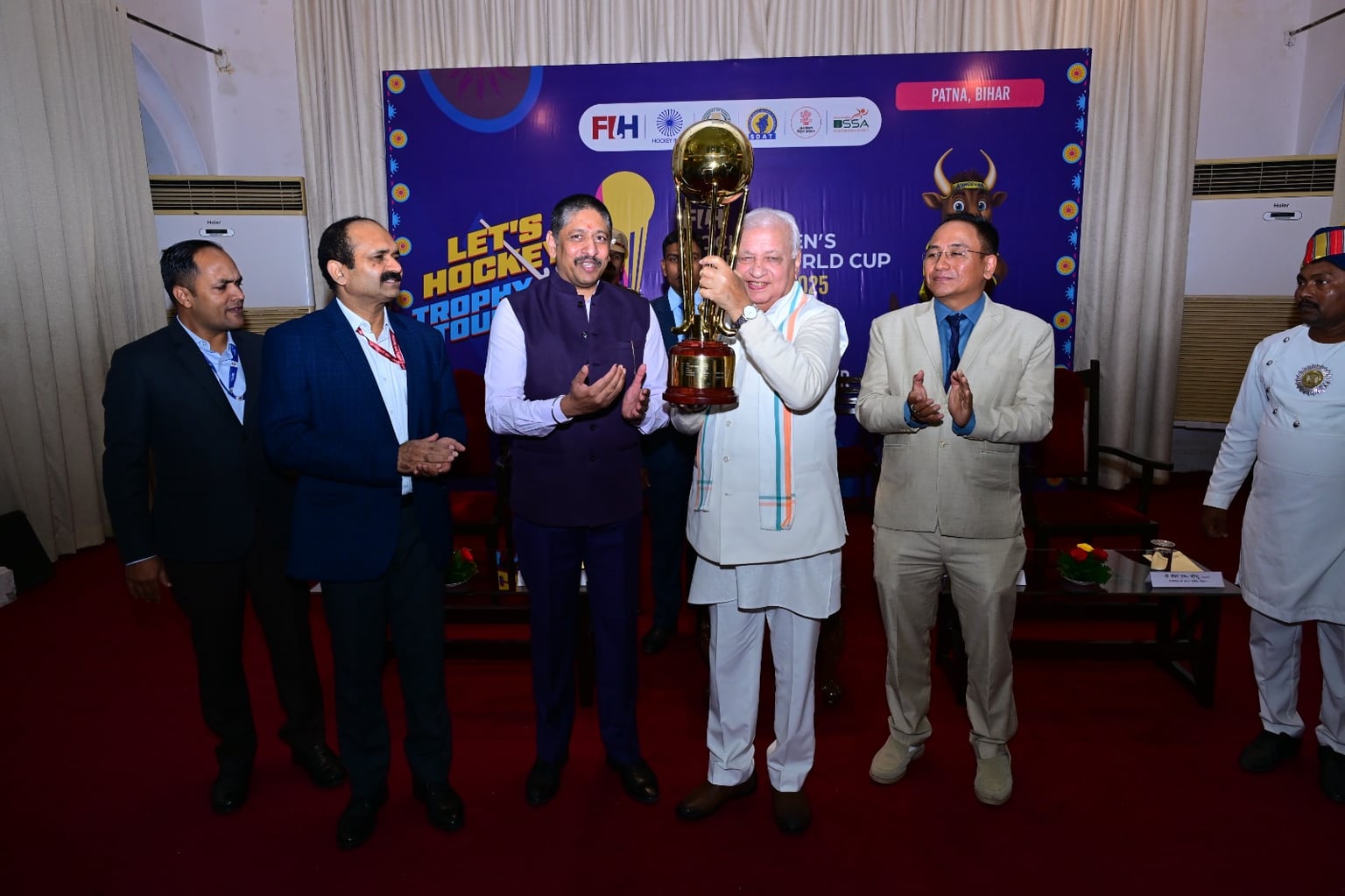 पटना में ‘हॉकी मेंस जूनियर वर्ल्ड कप 2025’ ट्रॉफी का भव्य स्वागत, राज्यपाल ने किया अनावरण