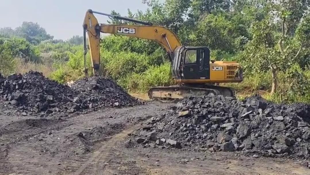 धनबाद: धोवाटांड में अवैध खनन जारी, सीआईएसएफ और प्रबंधन की कार्रवाई पर उठे गंभीर सवाल