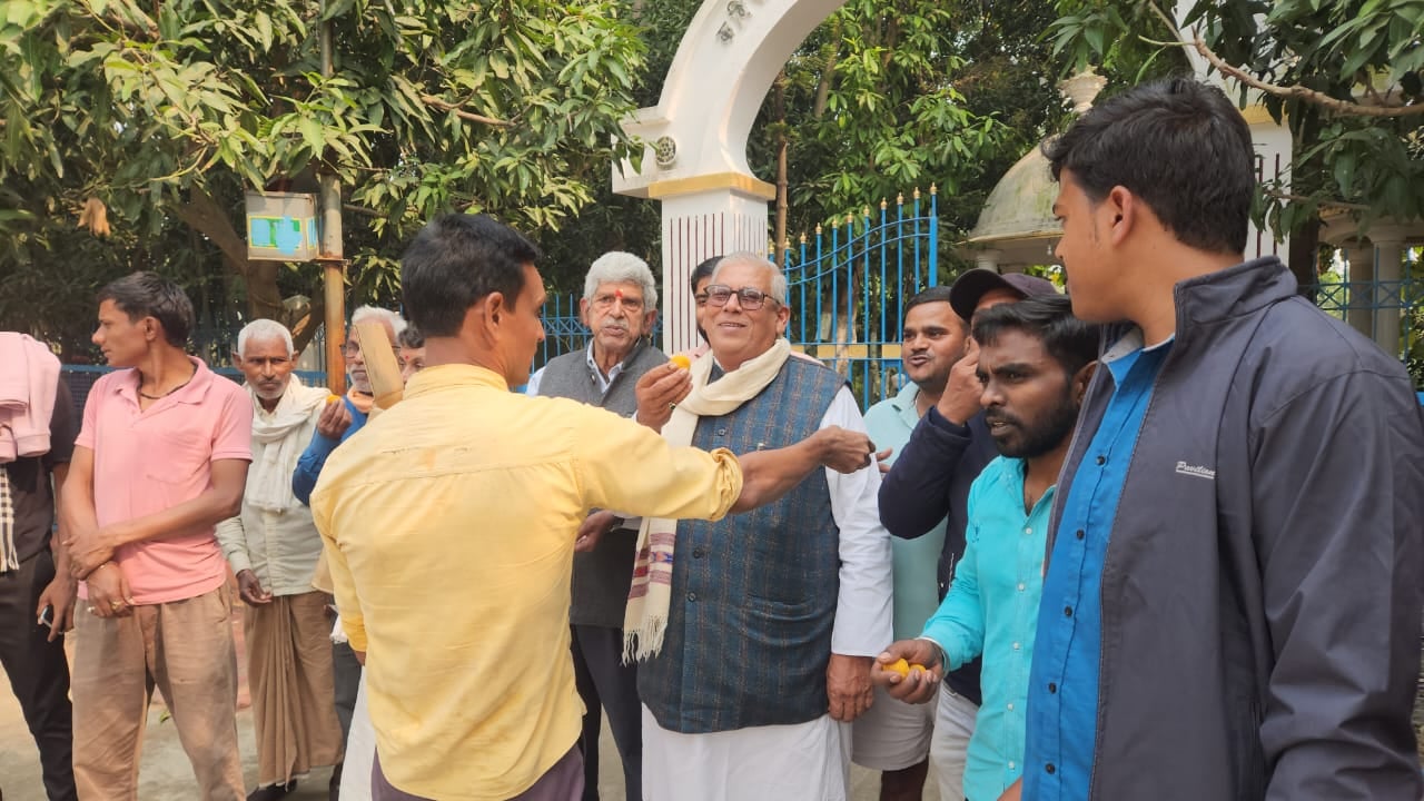 10वीं बार नीतीश कुमार ने ली शपथ, तो उनके गांव में मन गई होली और दिवाली