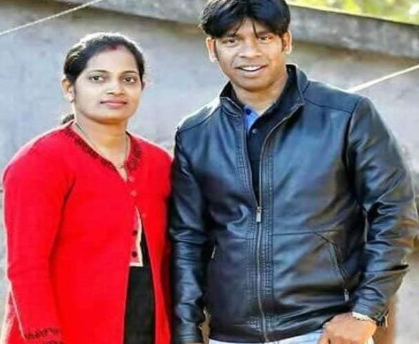 BREAKING :  स्थानीय नीति को लेकर पूर्व विधायक और उनकी पत्नी  ने झामुमो से दिया इस्तीफा