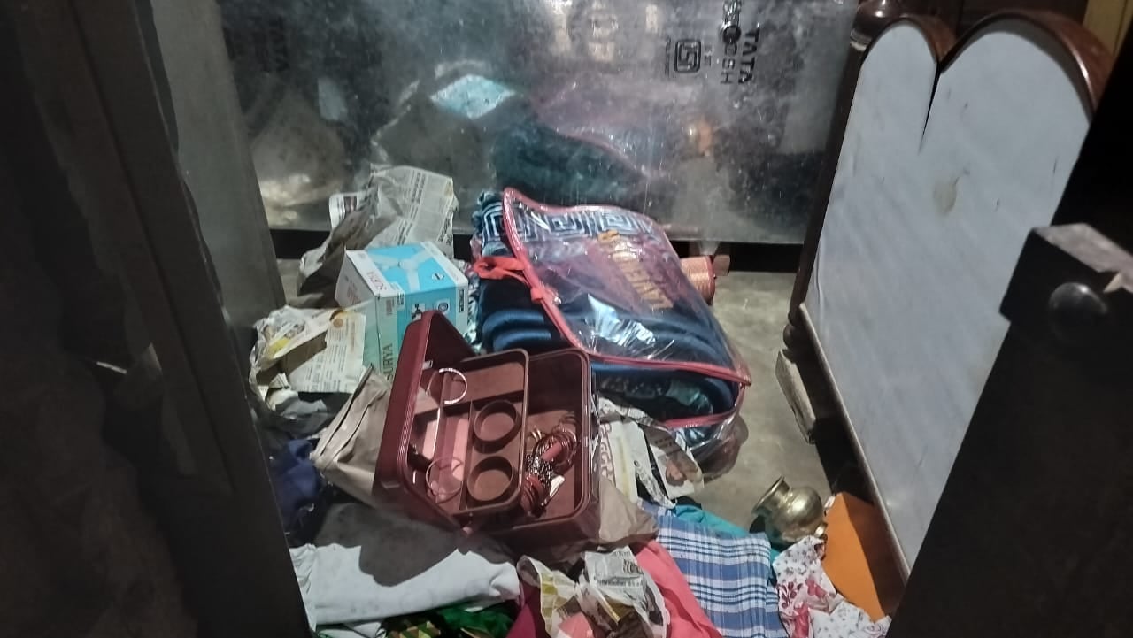 पलामू के कुकही गांव में भीषण डकैती, एक दर्जन से अधिक डकैतों ने चार घंटे में लाखों का समान किया साफ