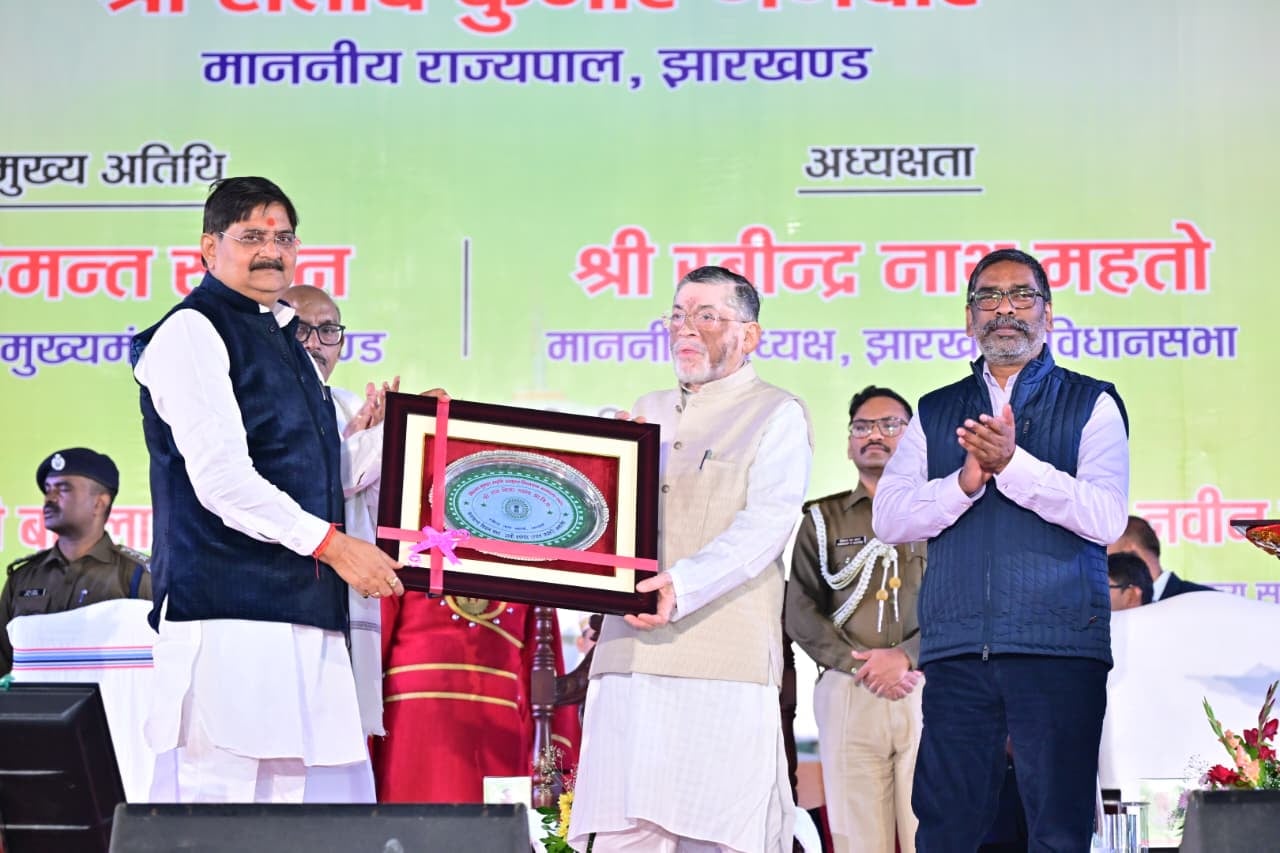 झारखंड विधानसभा के उत्कृष्ट विधायक राज सिन्हा सम्मानित,धनबाद के जनता के नाम किया सम्मान