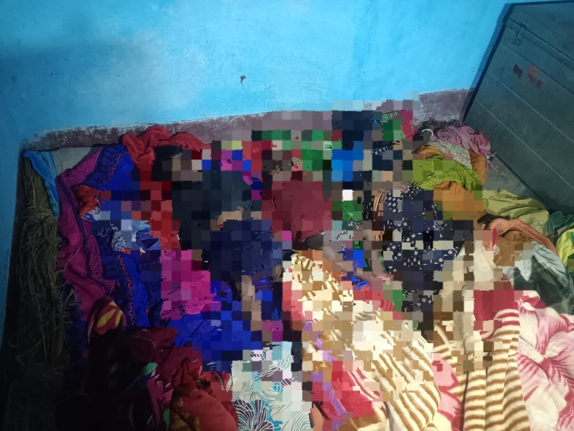 दुमका: संदिग्ध परिस्थिति में पति, पत्नी और दो बच्चों की पड़ी है लाश, जांच में जुटी पुलिस