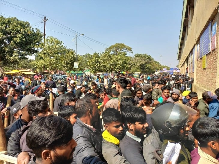 IND vs SA: रांची में क्रिकेट का जबरदस्त क्रेज, JSCA में टिकट को लेकर देर रात से लगी लंबी लाइनें