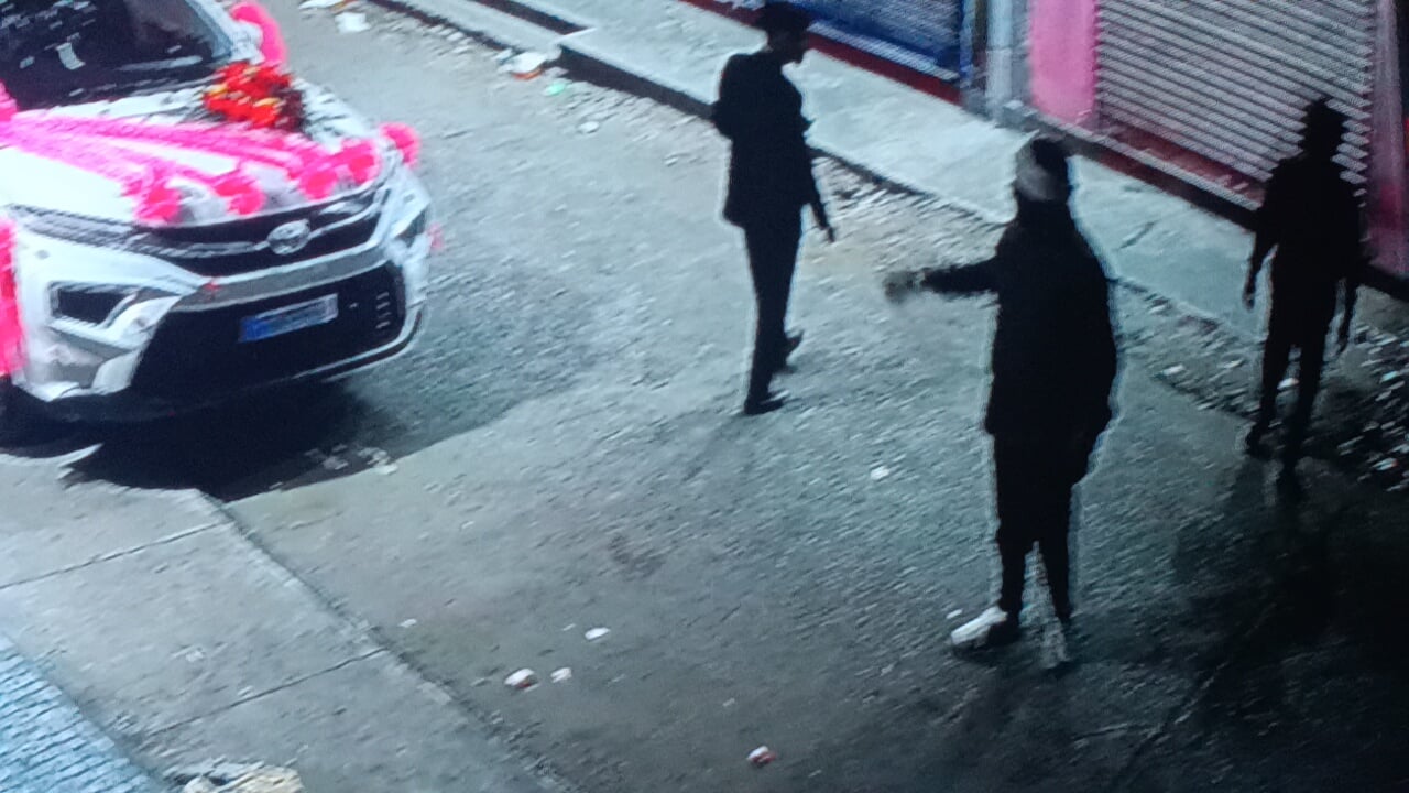 जमशेदपुर में नशेड़ियों का तांडव! आधी रात मेडिकल बंद मिला तो कर दी तोड़फोड़, वारदात CCTV में कैद