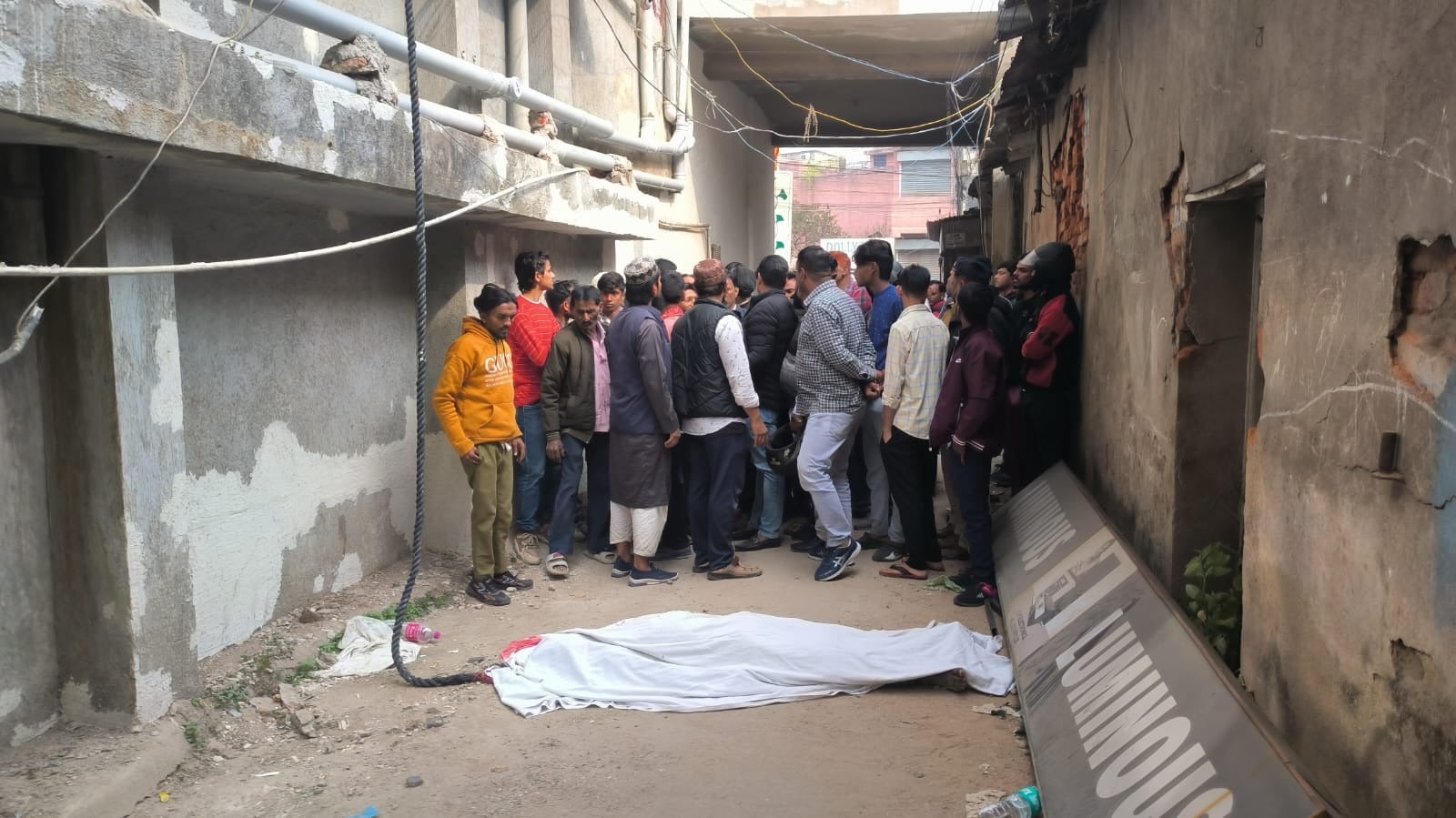 BREAKING: रांची में मेन रोड स्थित THE KEN होटल से मजदूर की गिरकर मौत, सुरक्षा लापरवाही पर हुआ जमकर हंगामा