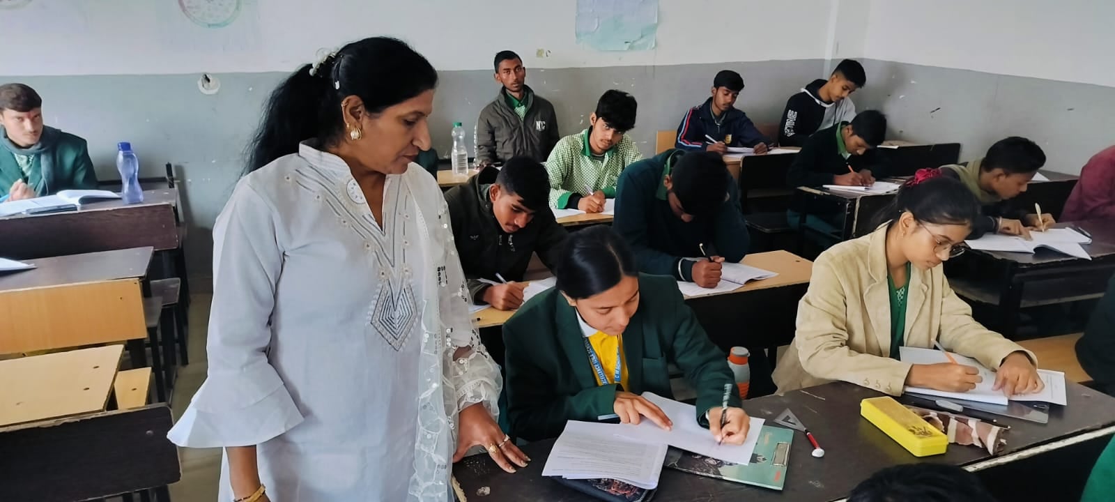 सीएम स्कूल ऑफ़ एक्सीलेंस में प्री बोर्ड 1 की परीक्षाएं शुरू, पहले दिन 9,338 छात्र हुए शामिल