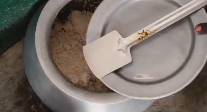 छात्राओं के निवाले पर शिक्षक का डाका! साहिबगंज में शिक्षा का हाल बदहाल, अभिभावकों ने की डीसी से ये मांग