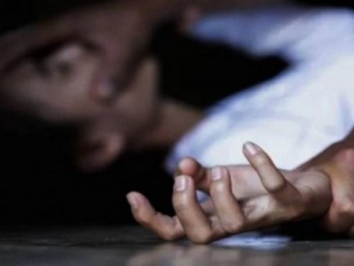 झारखंड में युवती के साथ हैवानियत! जंगल के बीचों बीच नग्न अवस्था में मिला शव, दुष्कर्म के बाद हत्या की आशंका