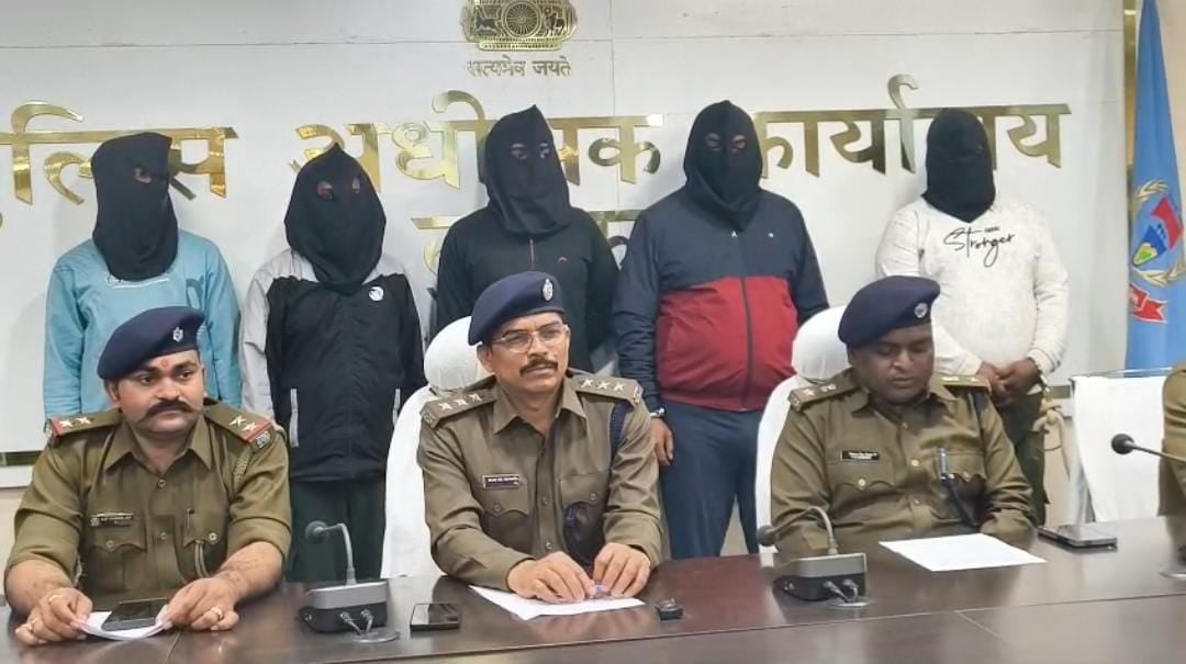 दुमका पुलिस की बड़ी सफलता: राधिका होटल फायरिंग कांड में पांच आरोपी गिरफ्तार