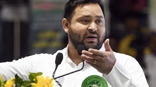 बिहार: जनता ने विपक्ष को "टुअर" बनाया तो तेजस्वी यादव चले गए विदेश, आखिर नेता प्रतिपक्ष पर क्यों चल रहे शब्दवाण के तीर!