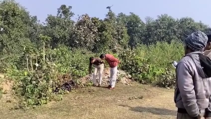 BREAKING: देवघर में अज्ञात अधजली शव मिलने से सनसनी, पुलिस हर बिंदु पर कर रही है जांच