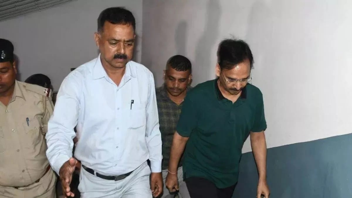 गरीब झारखंड के अमीर निलंबित अधिकारी विनय चौबे: ससुर, साले, सरहज के बाद अब आया "साली" कनेक्शन !