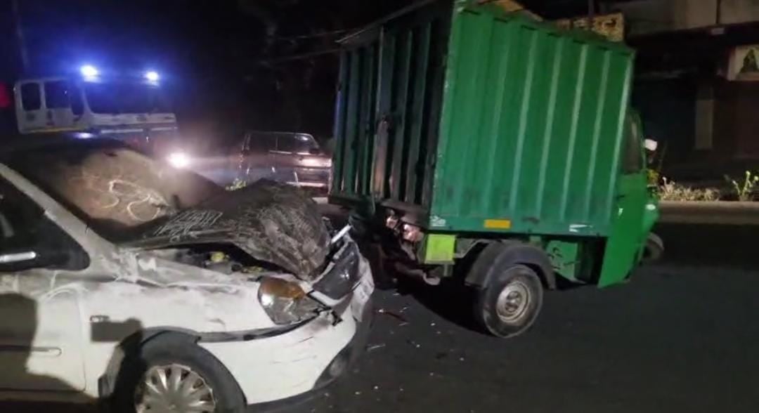 तेज़ रफ्तार का कहर: जमशेदपुर में तीन कार और दो ऑटो की टक्कर, 6 लोग घायल