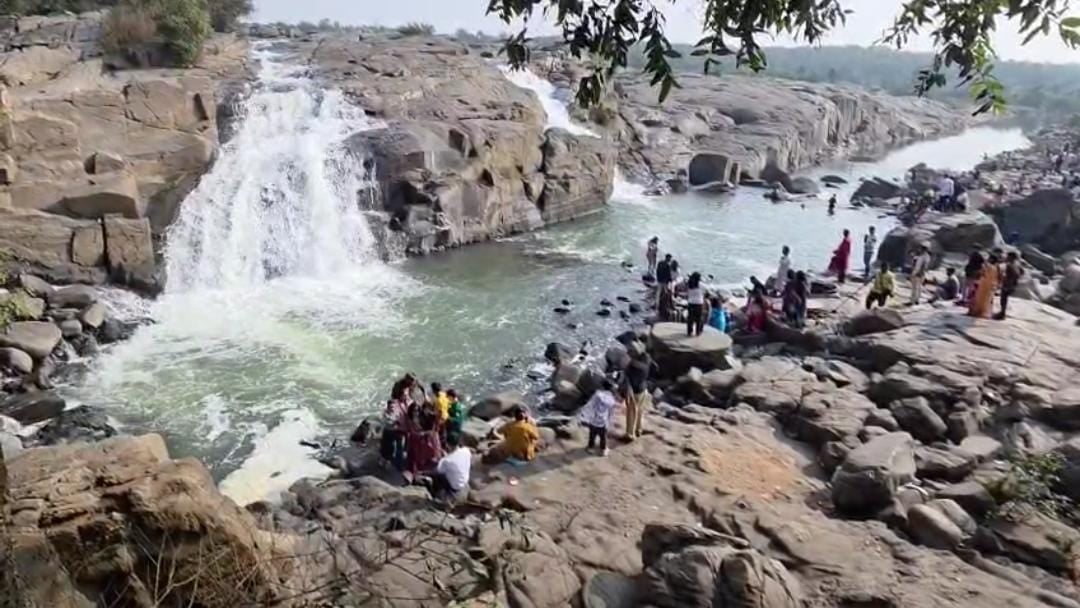 गिरिडीह के उसरी जलप्रपात का बदलेगा नजारा, पर्यटन मंत्री सुदिव्य कुमार सोनू ने रखी विकास की आधारशिला