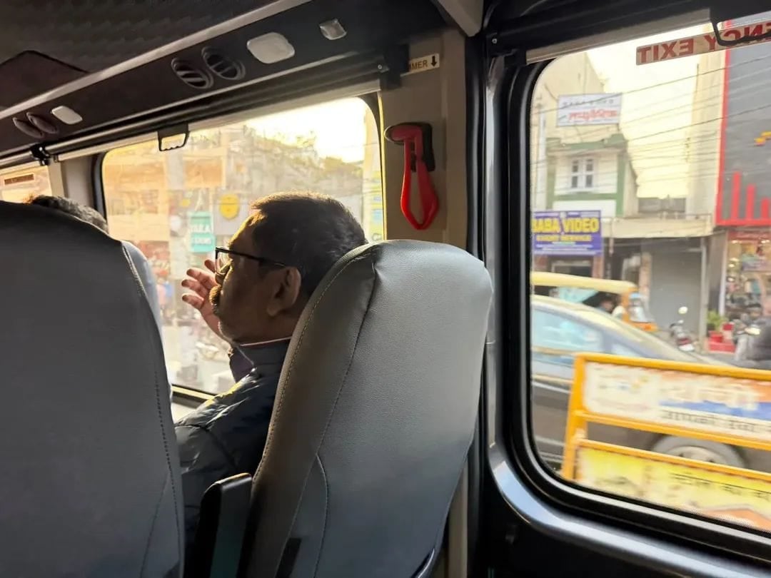 अचानक बिना स्कॉर्ट के निकले मुख्यमंत्री,ट्रैफिक और सुरक्षा व्यवस्था का लिया जायजा,देखिए तस्वीर