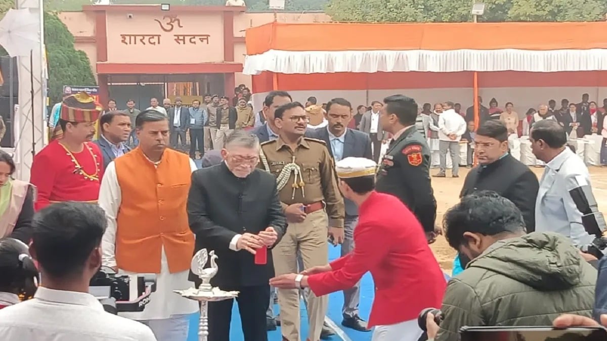 राज्यपाल संतोष कुमार गंगवार पहुंचे धनबाद ,फिर पढ़िए - टुंडी के किस कार्यक्रम में लिया हिस्सा!