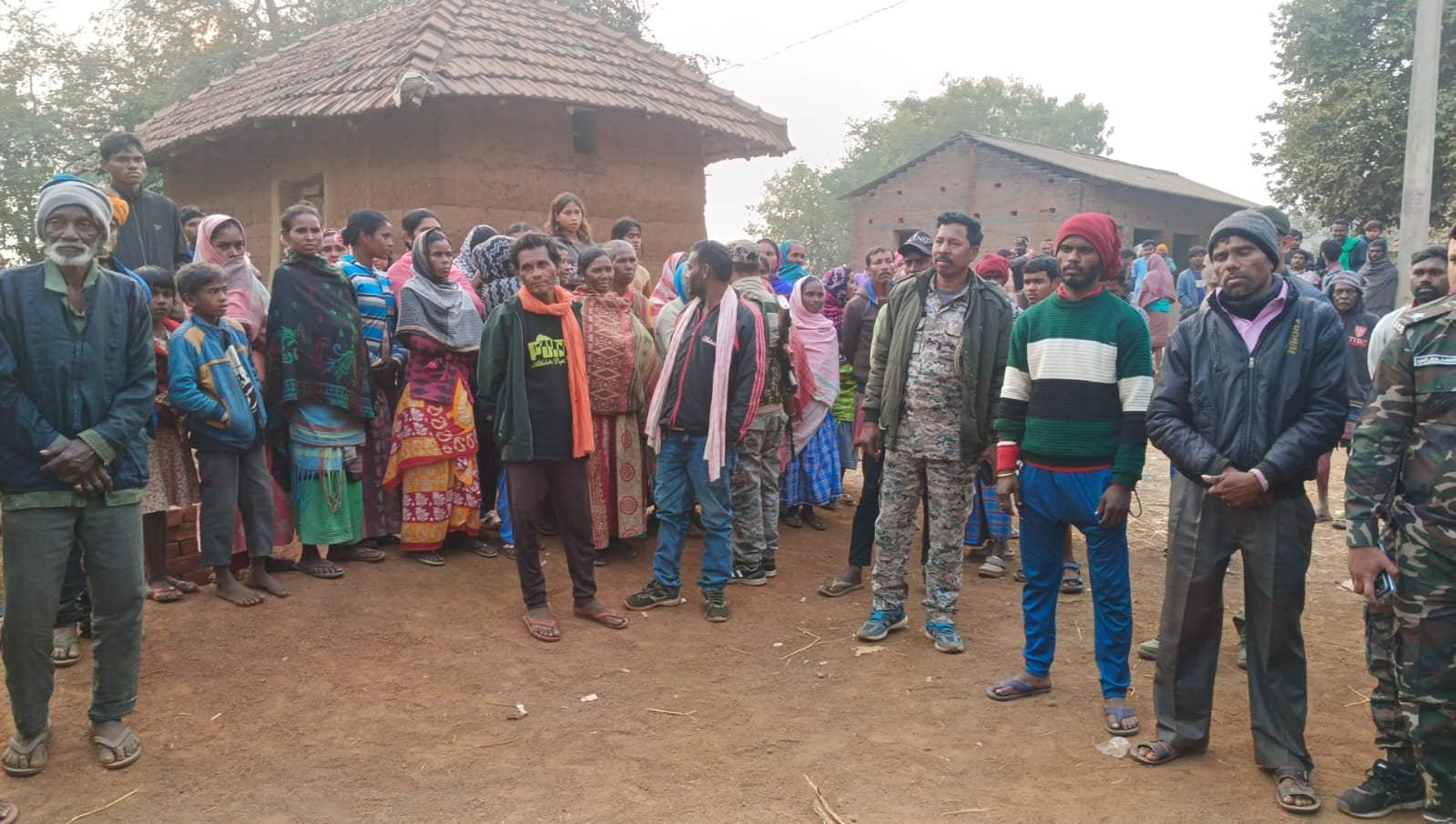 दुमका:सरकारी जमीन से रास्ता बना विवाद की वजह, तीन बंधकों को छुड़वाने में पुलिस का छूटा पसीना