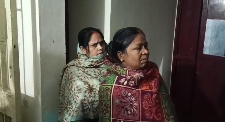 हे भगवान! ब्यूटी पार्लर से घर जा रही थी महिला तभी अपराधियों ने फेंक दिया एसीड, पढ़ें फिर क्या हुआ