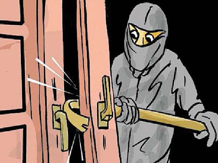 BREAKING: गढ़वा में ज्वेलरी शॉप से 50 लाख की चोरी, सोना-चांदी, नकदी के साथ CCTV हार्डडिस्क भी ले उड़े चोर