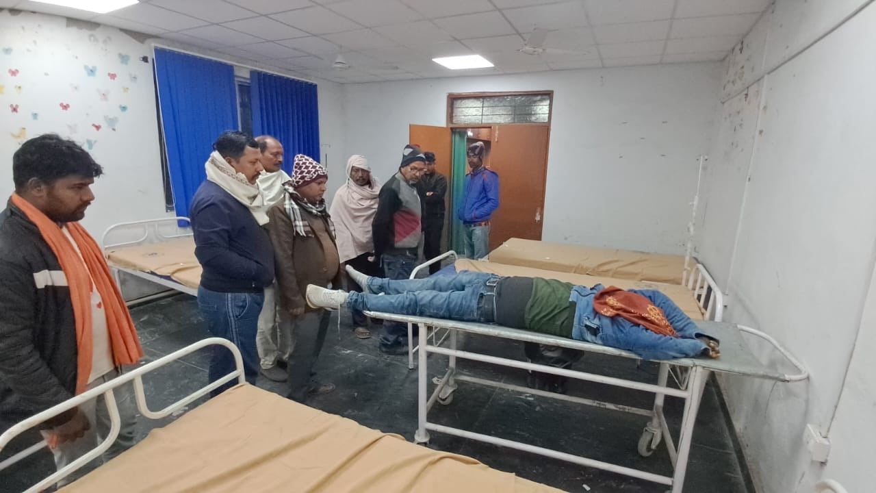 हुसैनाबाद में अज्ञात वाहन की टक्कर से युवक की मौत, घर से कुछ ही दूरी पर हुआ हादसा