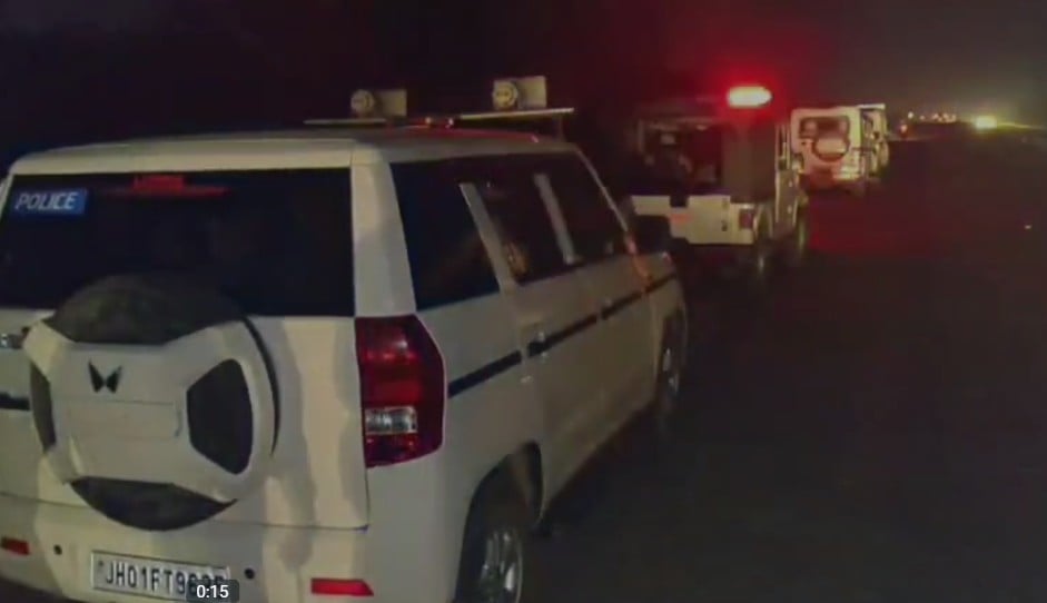 बड़ी खबर: बोकारो में पुलिस टीम पर हमला, एक जवान घायल, गाड़ी भी क्षतिग्रस्त