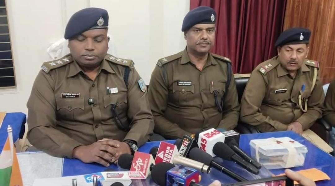 निरसा फायरिंग कांड का पुलिस ने किया खुलासा, मुख्य आरोपी गिरफ्तार, देशी पिस्टल भी बरामद