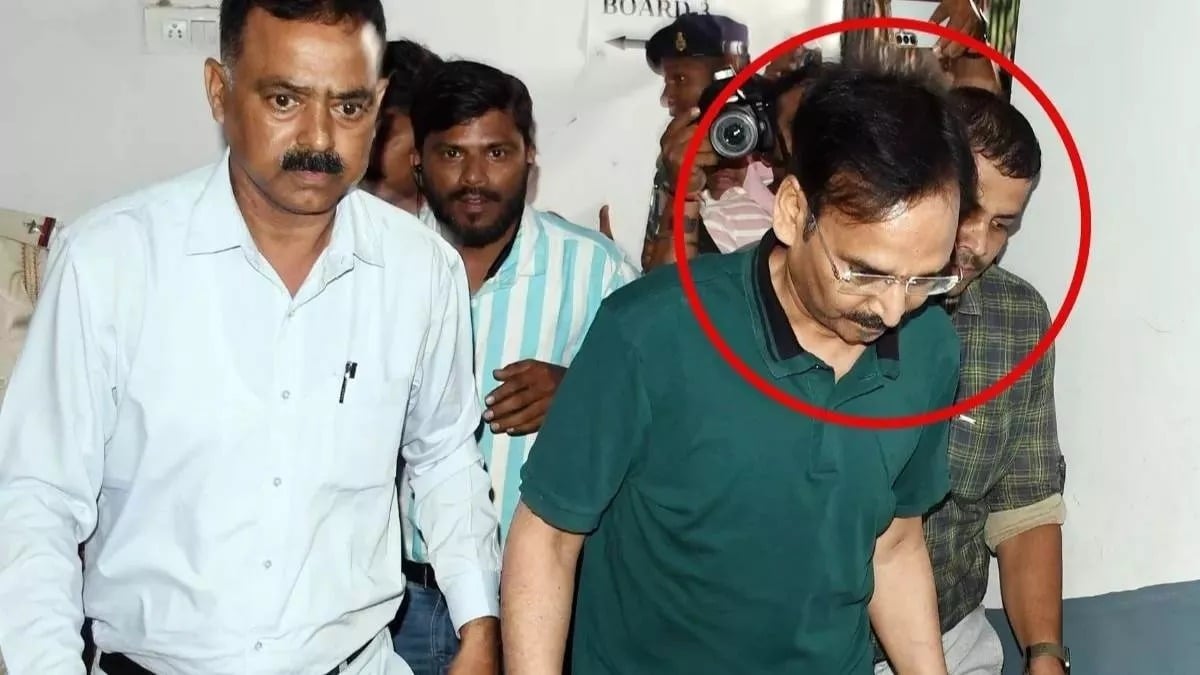 IAS विनय चौबे ने सरकार में रहते करोड़ों की संपत्ति अर्जित की, नोएडा गुरुग्राम में बड़ा निवेश,  ACB कर सकती है जब्त