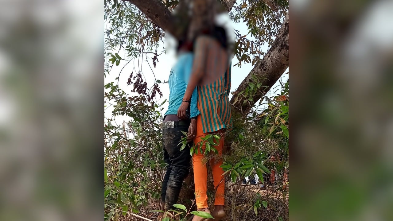 पेड़ पर लटका मिला प्रेमी युगल का शव, पुलिस जांच में जुटी