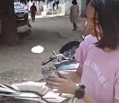छोटी उम्र, बड़ा दिल! जमशेदपुर की स्कूली बच्ची ने साहस से बचाया घायल उल्लू, वन विभाग को सौंपा