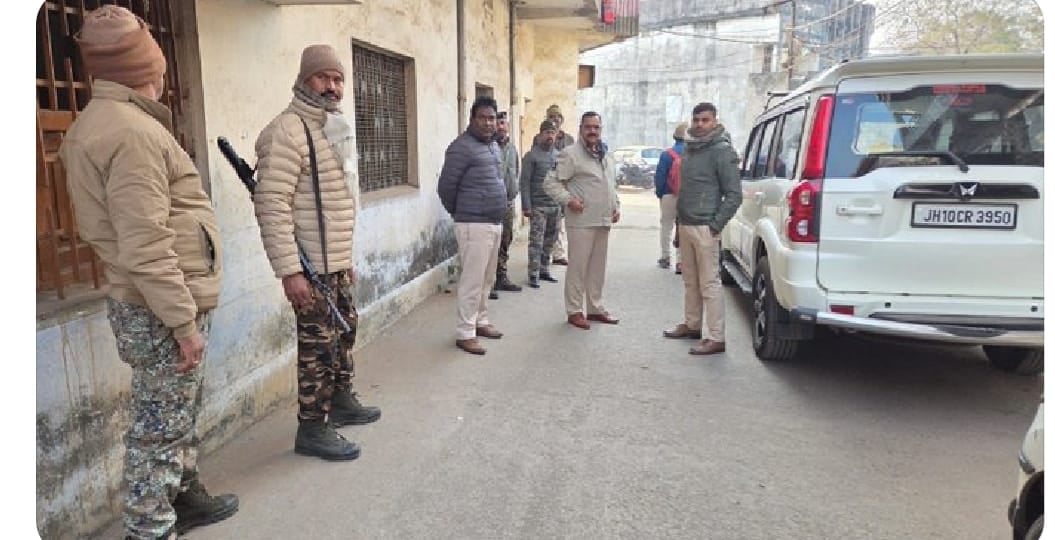 गैंग्स ऑफ़ वासेपुर के खिलाफ धनबाद पुलिस ने खोल दिया नेटवर्क का मुंह, तो दो छापे में क्या -क्या खुले राज!
