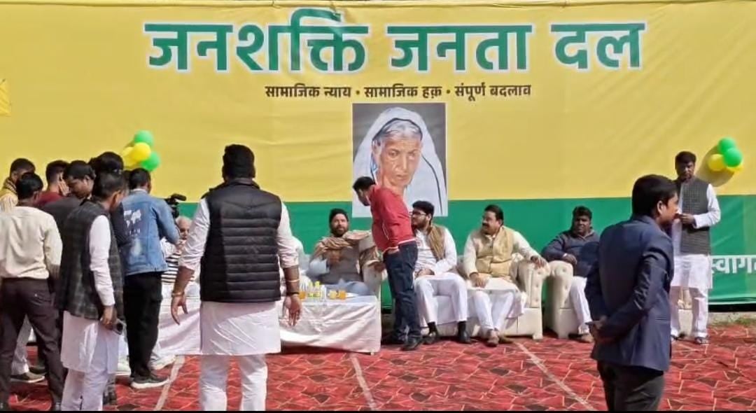 तेजप्रताप के आवास पर मकर संक्रांति भोज,  लालू यादव और राज्यपाल आरिफ मोहम्मद खान हुए शामिल