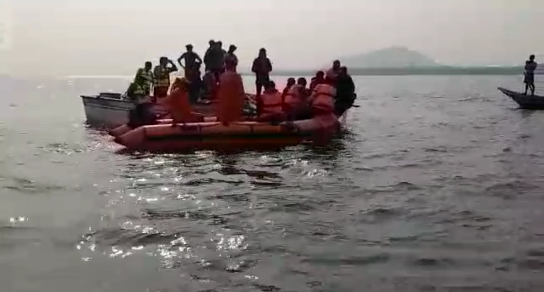 जामताड़ा में बराकर नदी  हादसा : लापता लोगों को खोजने के लिए प्रयास जारी