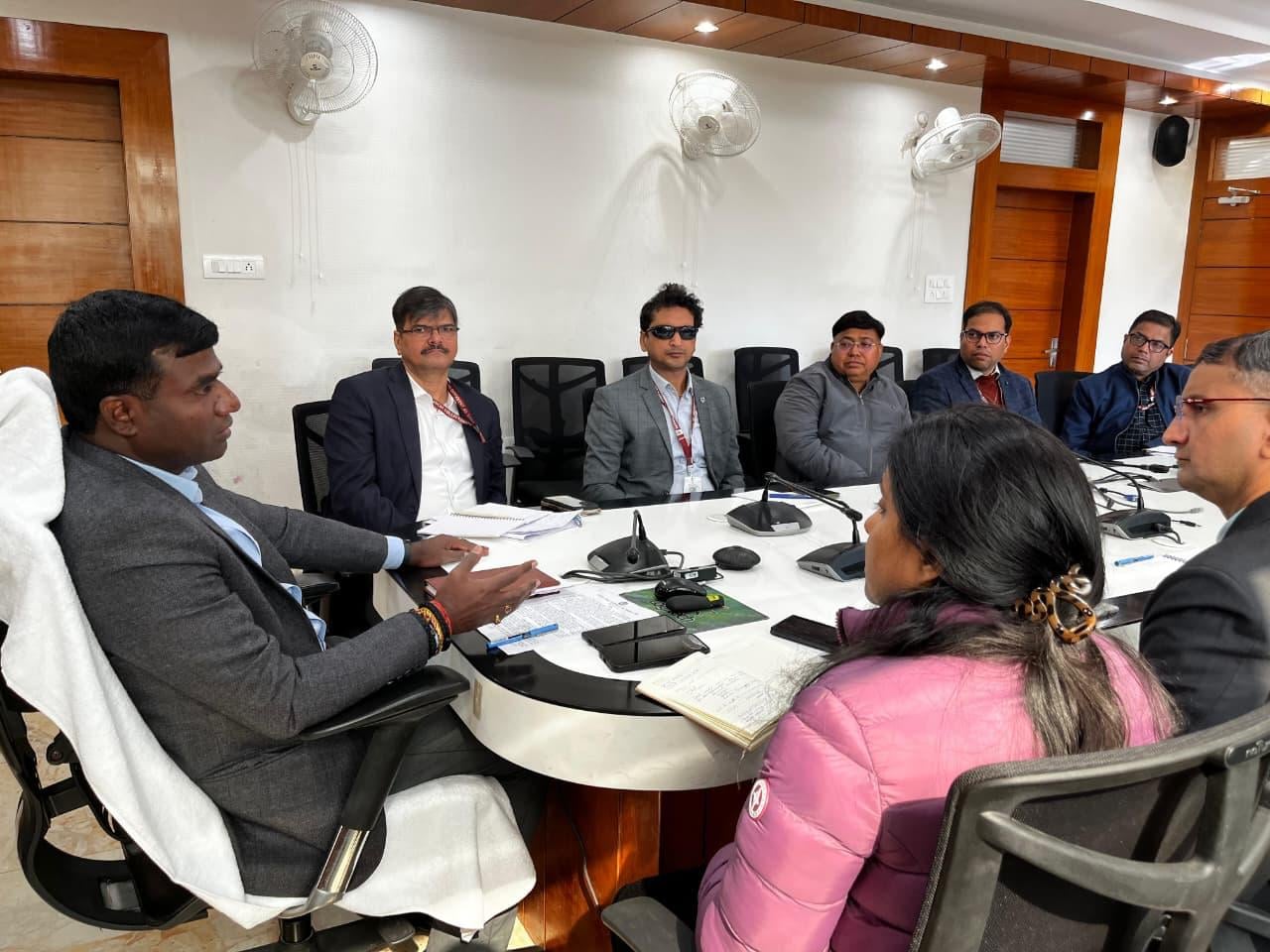 सरकारी दफ्तर एक ही काम के लिए बार-बार दौड़ाया तो अधिकारी पर हो जाएगी कार्रवाई!डीसी ने की बैठक