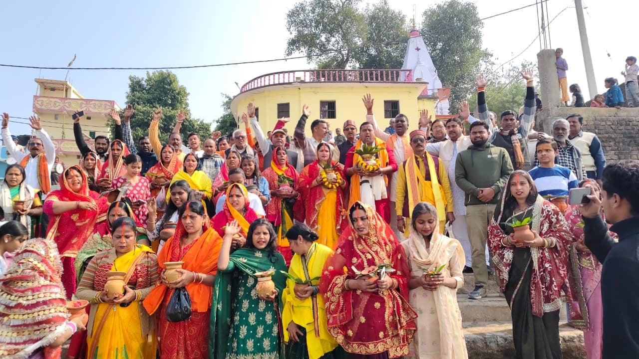 हुसैनाबाद में मां तारा शक्ति दुर्गा मंदिर की पहली वर्षगांठ पर श्रद्धा का महासंगम, जल यात्रा के बाद 24 घंटे का अखंड कीर्तन