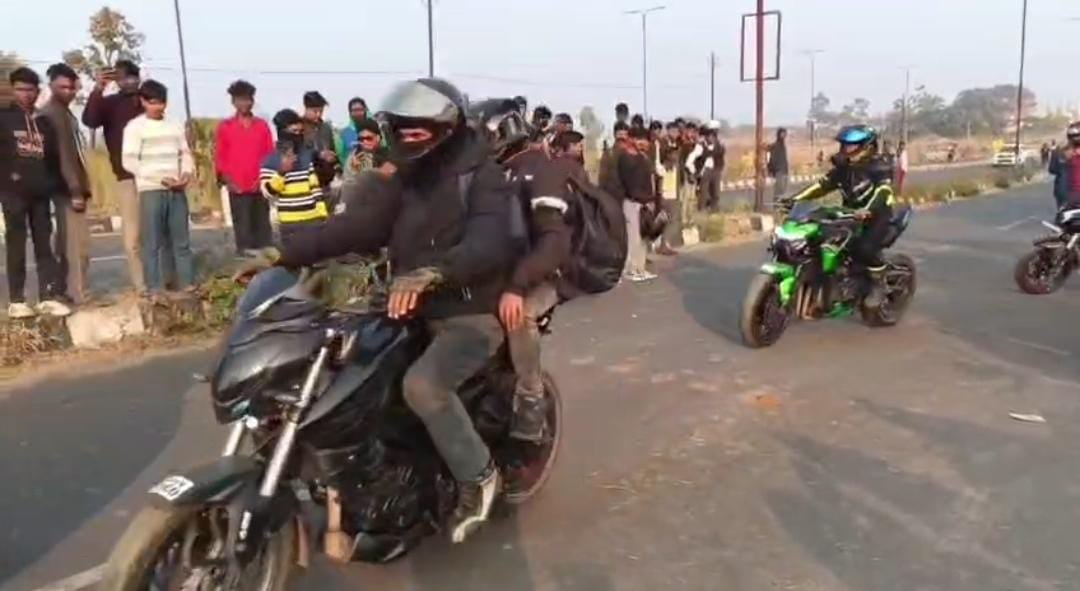 8 लेन में खुलेआम मौत का खेल! 3 घंटे तक चलता रहा बाइकर्स गैंग का स्टंट, सोती रही धनबाद पुलिस