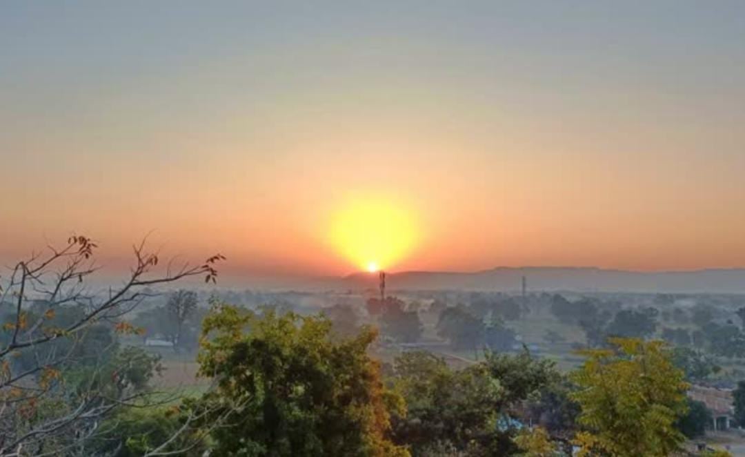 Weather Alert: झारखंड में ठंड का असर कम होते ही सड़क पर लौटी रौनक, पढ़ें कब तक होगी सर्दी की विदाई