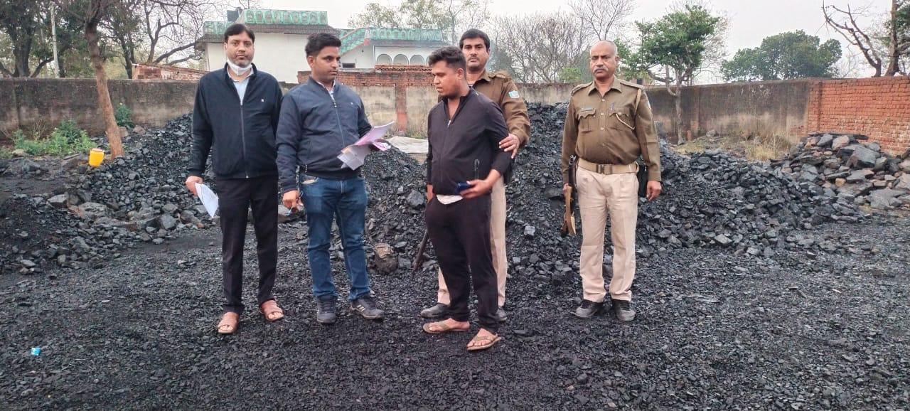 शक्ति इंफ्रास्ट्रक्चर और एसके ट्रेडर्स में छापा ,1700 टन कोयला, बालू ,स्टोन चिप्स व स्टोन डस्ट जब्त