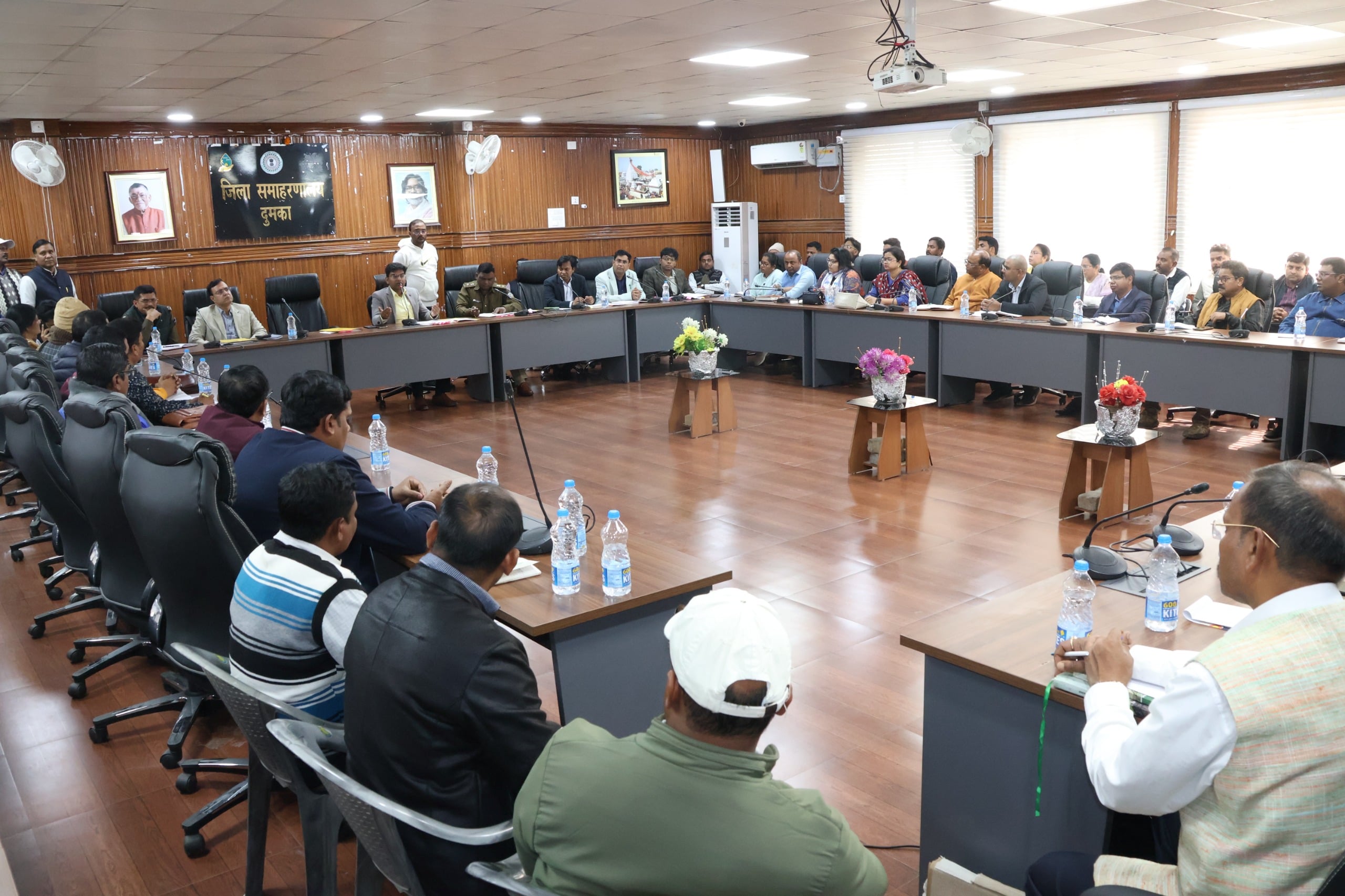 दुमका: वार्षिक माध्यमिक व इंटरमीडिएट परीक्षा 2026 की तैयारी को लेकर समीक्षा बैठक आयोजित