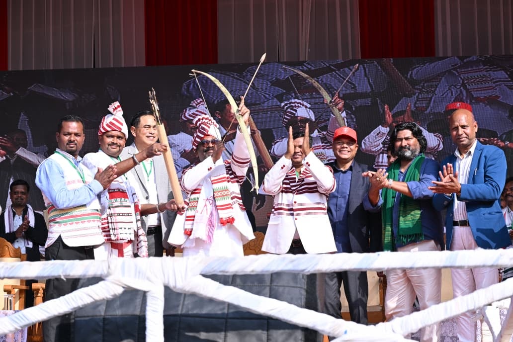 मिशन असम पर हेमंत! आदिवासी महासभा में उमड़ी भीड़,तीर धनुष के साथ भरा हुंकार,लड़ेंगे विधानसभा का चुनाव