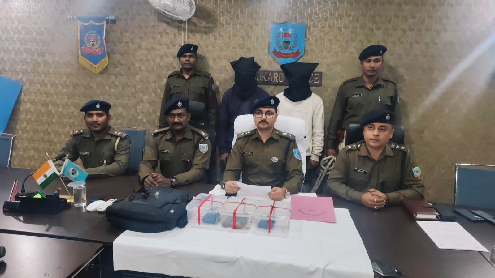 बोकारो तनिष्क ज्वेलर्स लूटकांड का पर्दाफाश, दो आरोपी हुए गिरफ्तार, हथियार भी बरामद