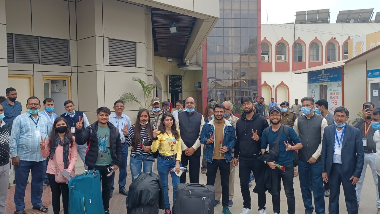 यूक्रेन से पटना पहुंचे बिहार के सात छात्र, भारत सरकार को कहा शुक्रिया