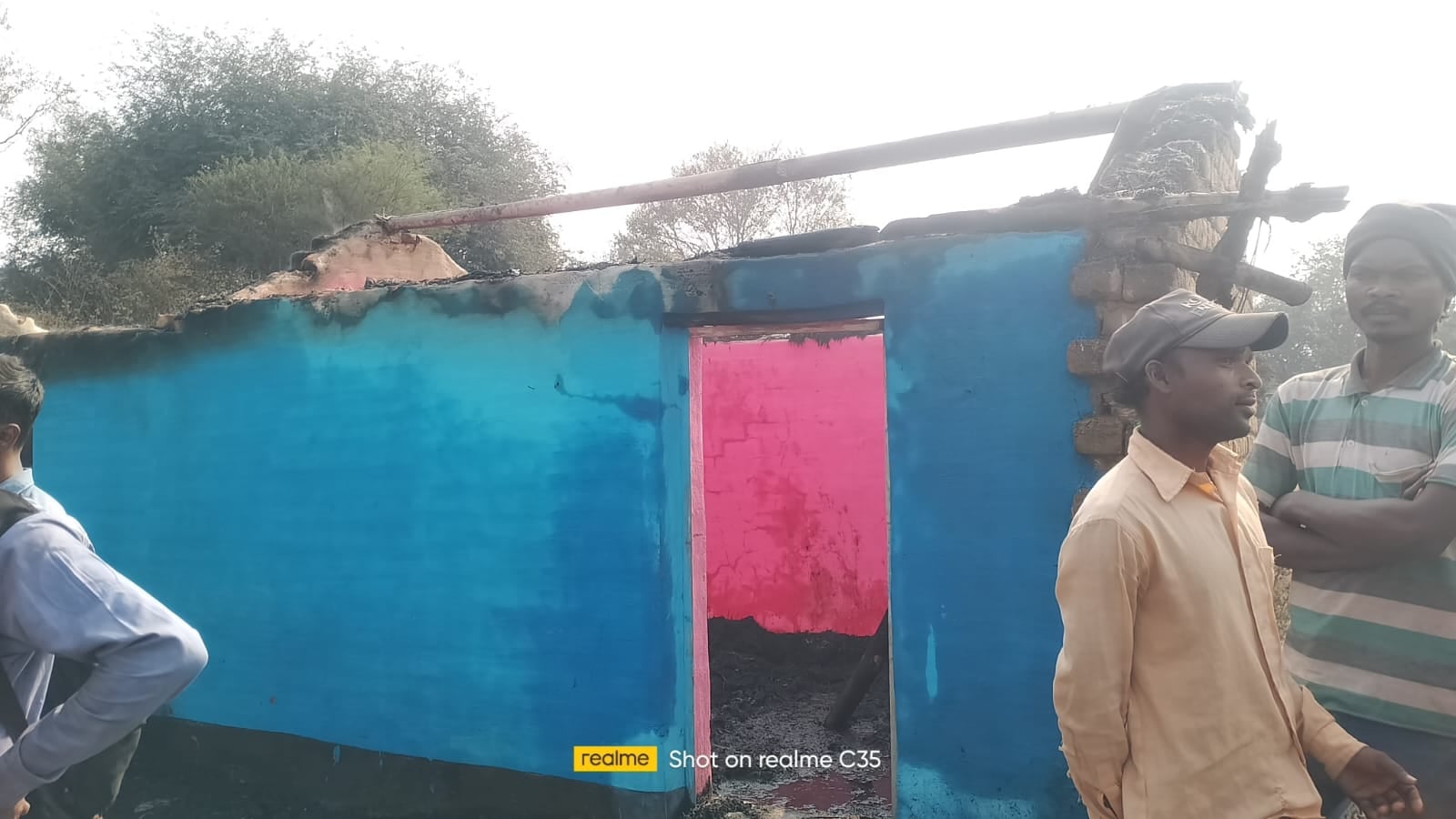 सरायकेला: पुआल से छाउनी में लगी आग, पूरा घर जलकर राख