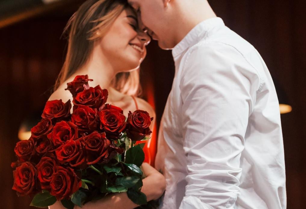 Rose Day के साथ शुरू हुआ प्यार का हफ्ता, जानें कैसे हुई वेलेटाइन डे की शुरूआत