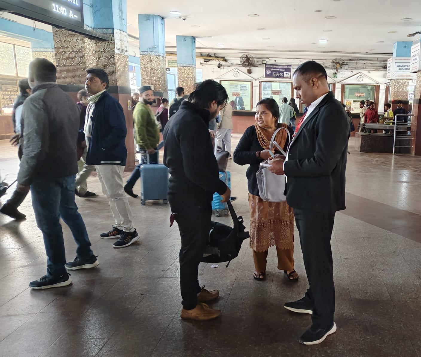 Dhanbad Railway Division got a big success, see how huge amount was received in one day। धनबाद रेल मंडल को मिली बड़ी सफलता, एक दिन में देखिये मिली कितनी बड़ी राशि!