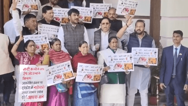 Samrat Choudhary should resign: Rabri Devi, opposition staged a strong protest outside the Legislative Council | सम्राट चौधरी इस्तीफा दो : राबड़ी देवी, विधान परिषद के बाहर विपक्ष का जोरदार प्रदर्शन