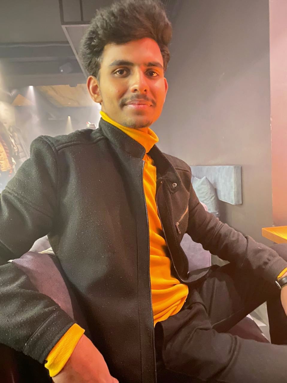 वापसी के इंतजार में रोमानिया बॉर्डर पर खड़े हैं हमीदगंज के आयुष, सरकार से मदद की गुहार